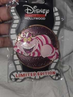 D23 EXCLUSIVE LIMITEF EDITION Cheshire Cat Enamel Pin